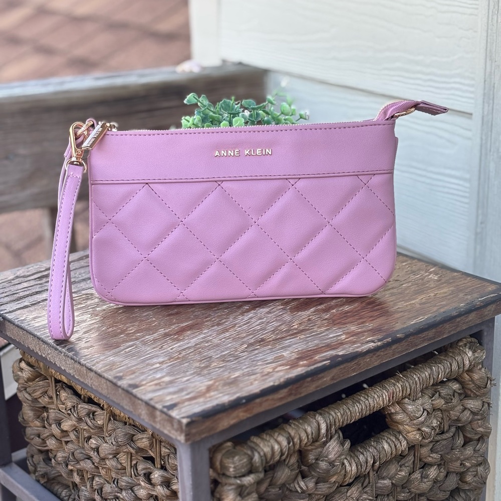 Anne Klein Quilted Wristlet Bag Cosmetic Pink NWOT.